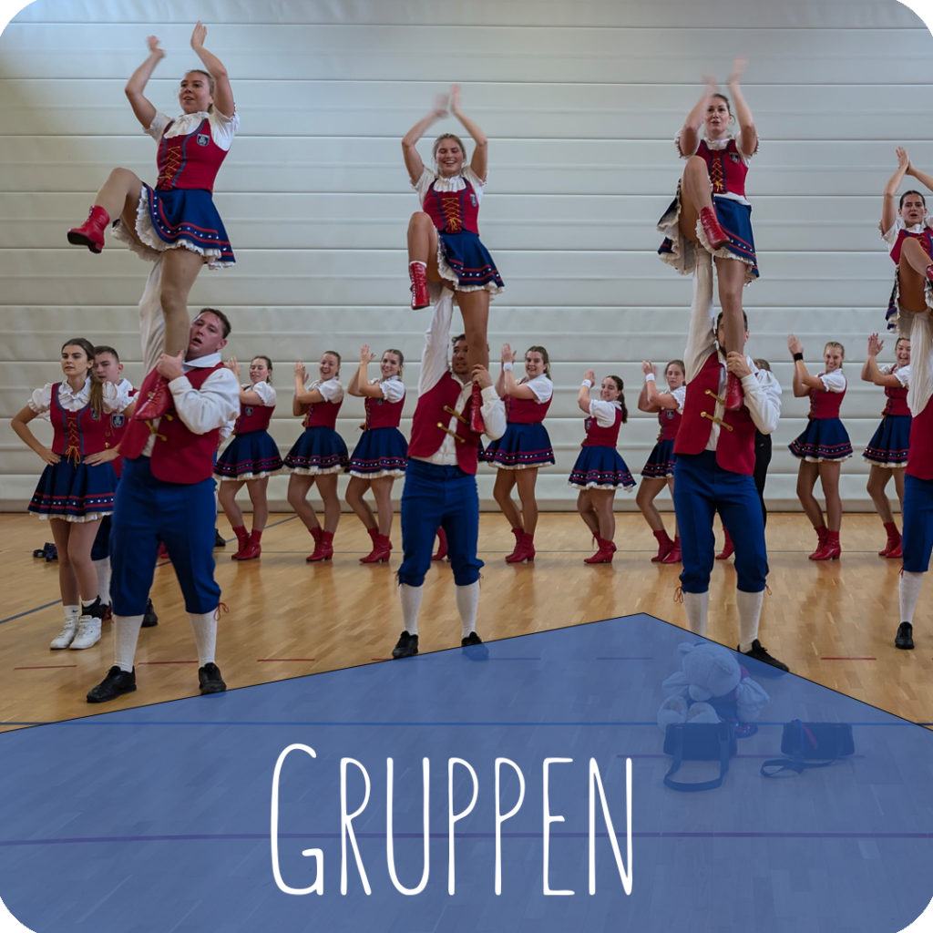 Gruppe von Jugendlichen bei einer Aufführung oder Akrobatik mit Schriftzug „Gruppen“ – Evangelische Gesellschaft für Deutschland KdöR